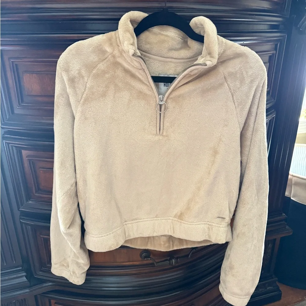 Hollister Cream Fleece Quarter-Zip Pullover cropped - Picture 1 of 5